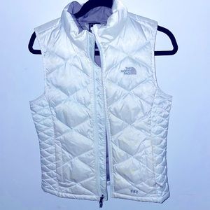 North Face girls vest size large (14-16). Good condition vest.